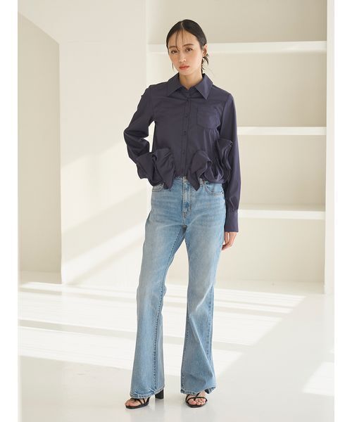 SNIDEL（スナイデル）の「ヘムボリュームシャツ（シャツ/ブラウス・レディース・ホワイト/ストライプ/ネイビー・F）」の18枚目の写真