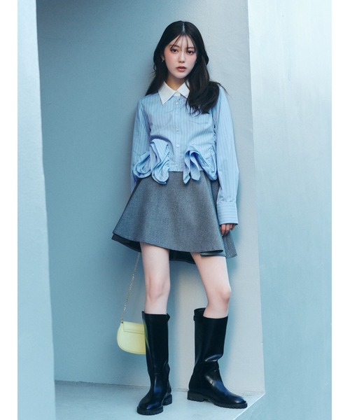 SNIDEL（スナイデル）の「ヘムボリュームシャツ（シャツ/ブラウス・レディース・ホワイト/ストライプ/ネイビー・F）」の4枚目の写真