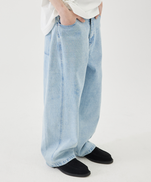 eastserviceshop(イーストサービスショップ)の「Vintage Washed Curved Denim - Light Blue(デニムパンツ・レディース・スカイブルー・48/46/50)」の2枚目の写真