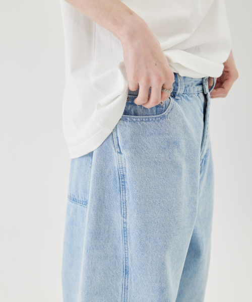 eastserviceshop(イーストサービスショップ)の「Vintage Washed Curved Denim - Light Blue(デニムパンツ・レディース・スカイブルー・48/46/50)」の3枚目の写真
