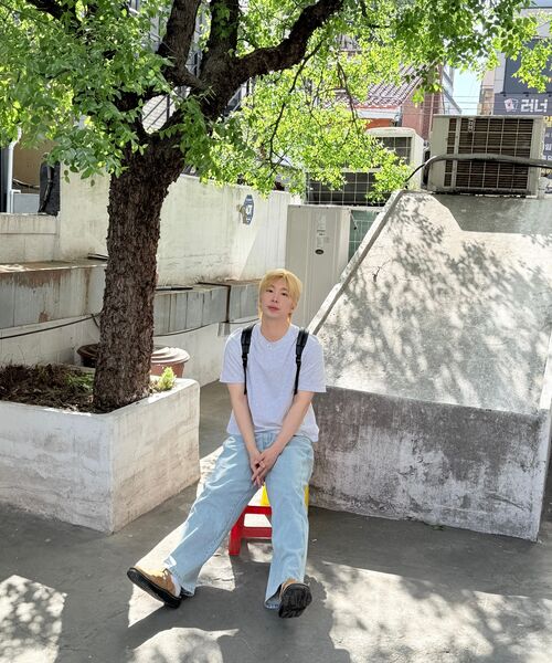 eastserviceshop(イーストサービスショップ)の「Vintage Washed Curved Denim - Light Blue(デニムパンツ・レディース・スカイブルー・48/46/50)」の7枚目の写真