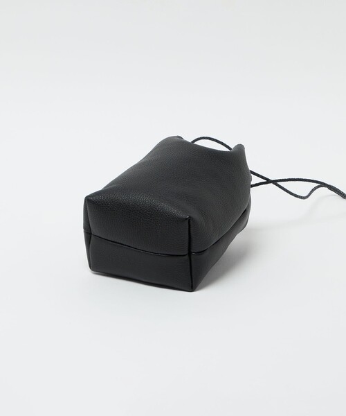 Bellago（ベラーゴ）の「【別注】＜Bellago＞  ソフトシュリンク 巾着バッグ（ショルダーバッグ・メンズ・ブラック・FREE）」の3枚目の写真