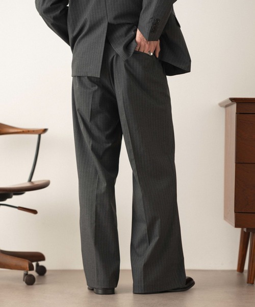 LUCY（ルーシー）の「LUCY/【26年春夏新作】ワイドストレートスラックス（スラックス・メンズ・グレー系その他4/ブラック/ブラック系その他4・LARGE/MEDIUM）」の19枚目の写真