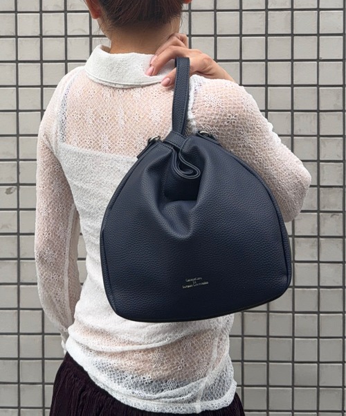 DRAW(ドロー)の「DRAW(ドロー) / ドローストリング SMALL Hanging Pouch Bag(ハンドバッグ・レディース・ベージュ/ネイビー・FREE)」の9枚目の写真