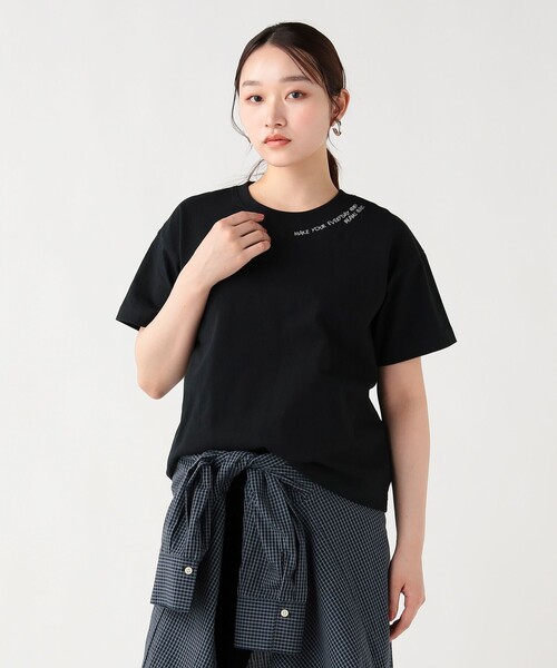 BEAMS HEART(ビームスハート)の「HEART刺繍 Tシャツ(Tシャツ/カットソー・レディース・ブラック/イエロー系その他4/オフホワイト・FREE)」の2枚目の写真