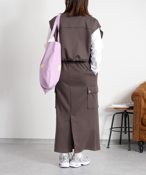 cepo（セポ）の「〈セットアイテム〉ダンボールワークベスト＆カーゴスカート（アンサンブル・レディース・チャコール/カーキ/オフホワイト・M）」の22枚目の写真