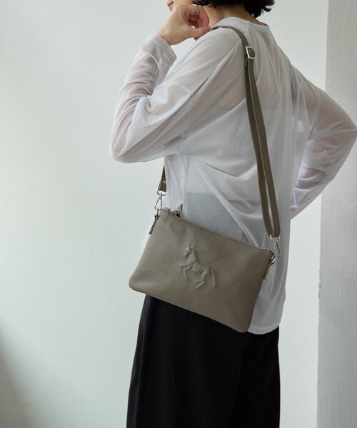 ear PAPILLONNER（イアパピヨネ）の「【IOPELLE(イオペレ)】アニマルスタンプショルダーバッグ（ショルダーバッグ・レディース・ブラック/パープル/グレー・FREE）」の2枚目の写真