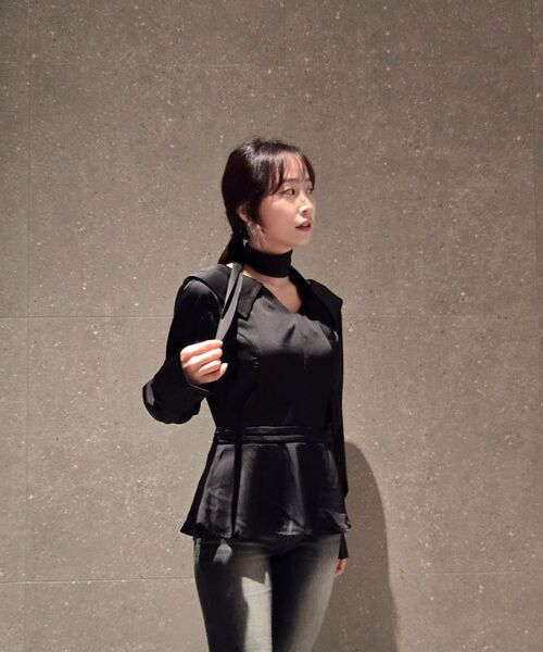 MICANE（ミケーネ）の「マテオサテンペプラムブラウス（シャツ/ブラウス・レディース・ブラック/クリーム・SMALL/MEDIUM/LARGE/XX-LARGE/X-LARGE）」の4枚目の写真