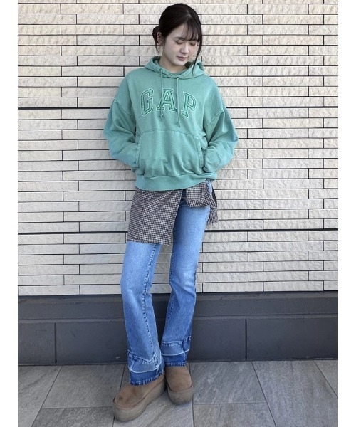 GAP(ギャップ)の「ヴィンテージソフト オーバーサイズ GAPロゴパーカー(パーカー・メンズ・グリーン/ブラウン・XL/L/M/S/XS)」の3枚目の写真