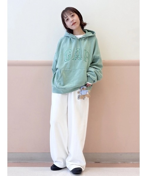 GAP(ギャップ)の「ヴィンテージソフト オーバーサイズ GAPロゴパーカー(パーカー・メンズ・グリーン/ブラウン・XL/L/M/S/XS)」の6枚目の写真