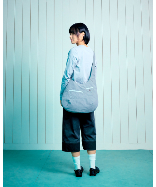 THECOLDESTMOMENT(ザコールデストモーメント)の「TCM curved pocket cross bag (grey)(メッセンジャーバッグ・レディース・その他・OS)」の8枚目の写真