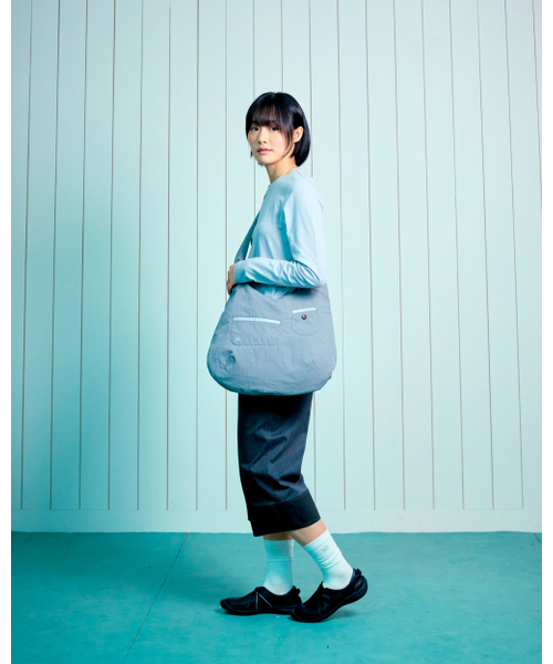 THECOLDESTMOMENT(ザコールデストモーメント)の「TCM curved pocket cross bag (grey)(メッセンジャーバッグ・レディース・その他・OS)」の9枚目の写真