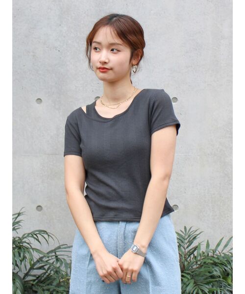 Ungrid(アングリッド)の「ショルダーデザインシアーTee(Tシャツ/カットソー・レディース・イエロー/ピンク/ブルー/チャコールグレー・FREE)」の18枚目の写真