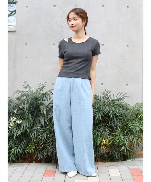 Ungrid(アングリッド)の「ショルダーデザインシアーTee(Tシャツ/カットソー・レディース・イエロー/ピンク/ブルー/チャコールグレー・FREE)」の19枚目の写真