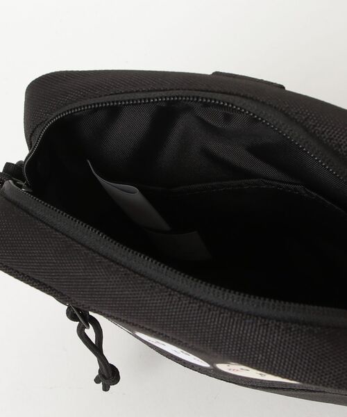NEW ERA（ニューエラ）の「ニューエラ  SQ SHOULDER POUCH CHIIKAWA BLK（ショルダーバッグ・メンズ・その他・ONE SIZE）」の4枚目の写真