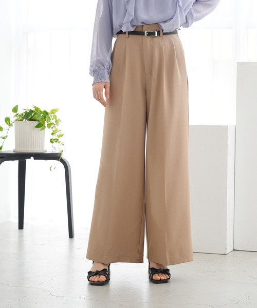 ASTORIA ODIER(アストリアオディール)の「ベルト付きタックパンツ(その他パンツ・レディース・キャメル/ホワイト/ネイビー/ピンクベージュ/ブラウン・MEDIUM/SMALL)」の6枚目の写真