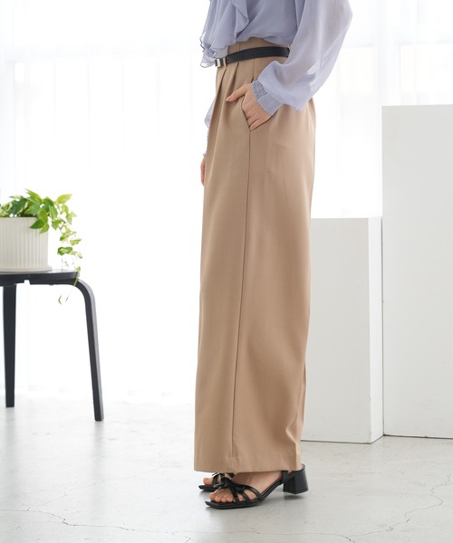 ASTORIA ODIER(アストリアオディール)の「ベルト付きタックパンツ(その他パンツ・レディース・キャメル/ホワイト/ネイビー/ピンクベージュ/ブラウン・MEDIUM/SMALL)」の7枚目の写真