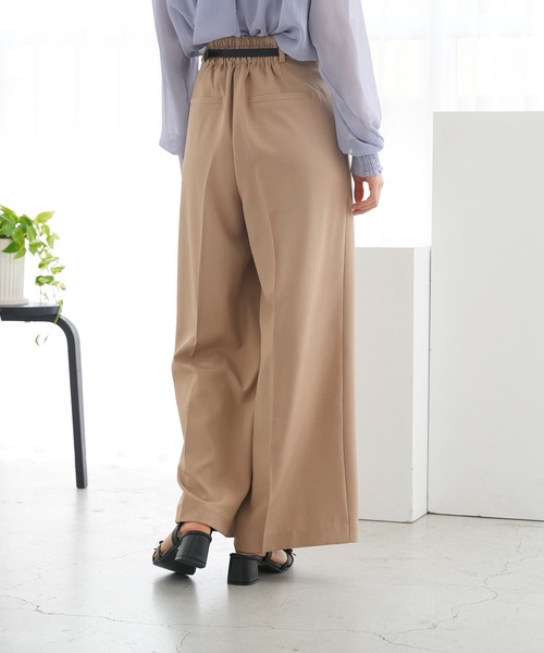ASTORIA ODIER(アストリアオディール)の「ベルト付きタックパンツ(その他パンツ・レディース・キャメル/ホワイト/ネイビー/ピンクベージュ/ブラウン・MEDIUM/SMALL)」の8枚目の写真