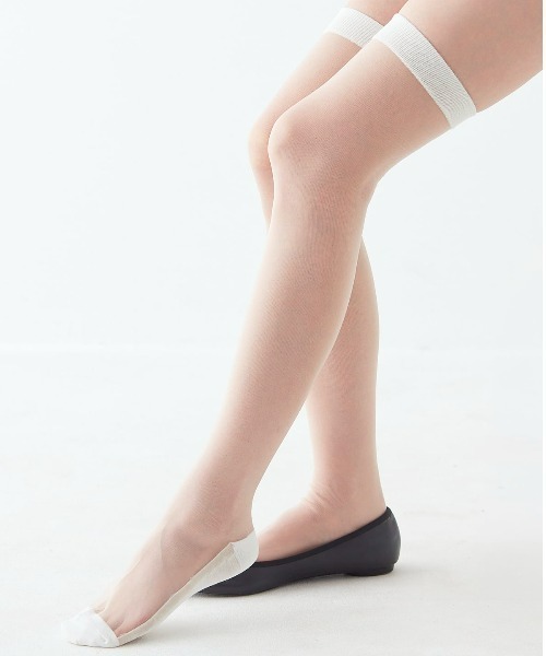 tutuanna(チュチュアンナ)の「足底綿でムレにくい ストッキング風オーバーニーソックス(ソックス/靴下・レディース・ブラック/サンドベージュ/オフホワイト/ライトベージュ・M)」の1枚目の写真