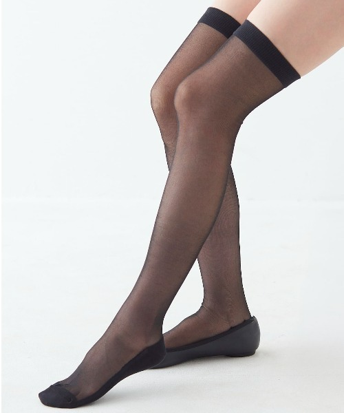 tutuanna(チュチュアンナ)の「足底綿でムレにくい ストッキング風オーバーニーソックス(ソックス/靴下・レディース・ブラック/サンドベージュ/オフホワイト/ライトベージュ・M)」の4枚目の写真