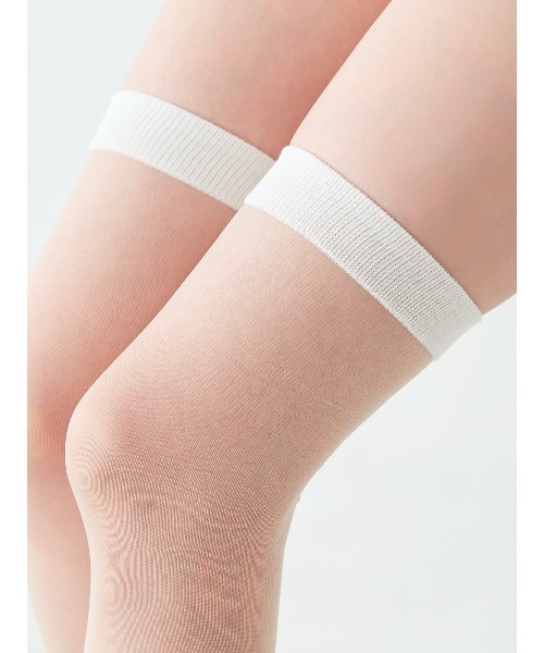 tutuanna(チュチュアンナ)の「足底綿でムレにくい ストッキング風オーバーニーソックス(ソックス/靴下・レディース・ブラック/サンドベージュ/オフホワイト/ライトベージュ・M)」の5枚目の写真