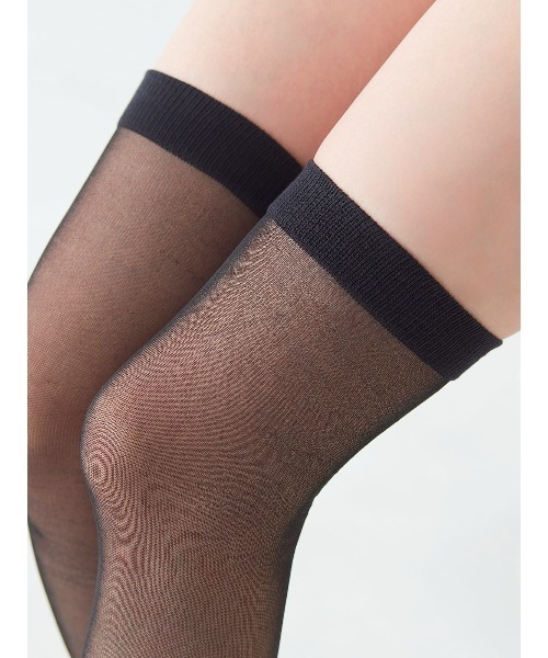 tutuanna(チュチュアンナ)の「足底綿でムレにくい ストッキング風オーバーニーソックス(ソックス/靴下・レディース・ブラック/サンドベージュ/オフホワイト/ライトベージュ・M)」の8枚目の写真