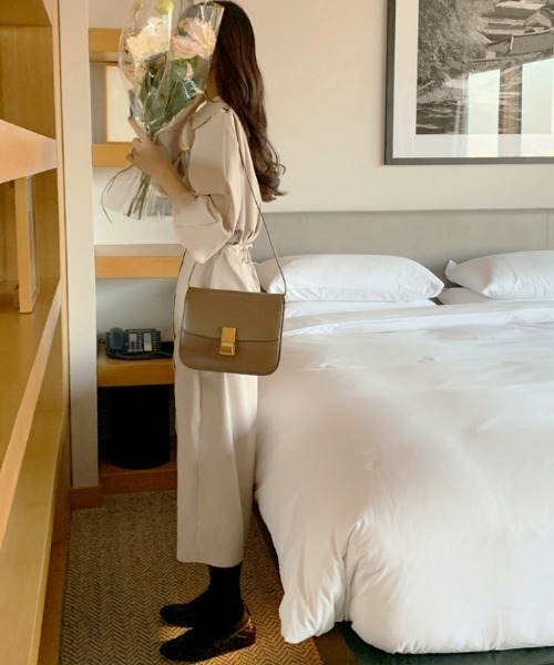 Emilie(エミリー)の「シアークリンクルドロストワンピース(ワンピース・レディース・ブラック/ベージュ・FREE)」の1枚目の写真