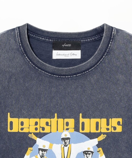 International Gallery BEAMS(インターナショナルギャラリービームス)の「【別注】U/MUSIC × IG / BEASTIE BOYS グラフィック Tシャツ(Tシャツ/カットソー・メンズ・ネイビー・LARGE/SMALL/MEDIUM/X-LARGE)」の2枚目の写真
