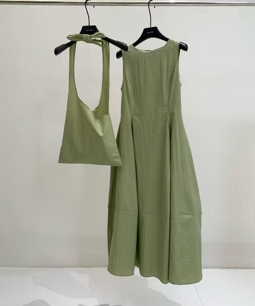 AMAJI(アマジ)の「ノースリーブ ウエストマーク バルーンシルエット ワンピース(ワンピース・レディース・ホワイト/イエロー/パープル/ブルー/グリーン・FREE)」の2枚目の写真