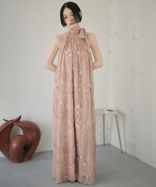 LAULEN(ローレン)の「chiffon ribbon halterneck embroidery dress /シフォンリボンホルター刺繍ロングドレス(ワンピース・レディース・ブラック/ピンク/ライトグリーン/ブラウン・FREE)」の4枚目の写真