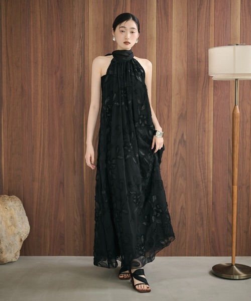 LAULEN(ローレン)の「chiffon ribbon halterneck embroidery dress /シフォンリボンホルター刺繍ロングドレス(ワンピース・レディース・ブラック/ピンク/ライトグリーン/ブラウン・FREE)」の2枚目の写真