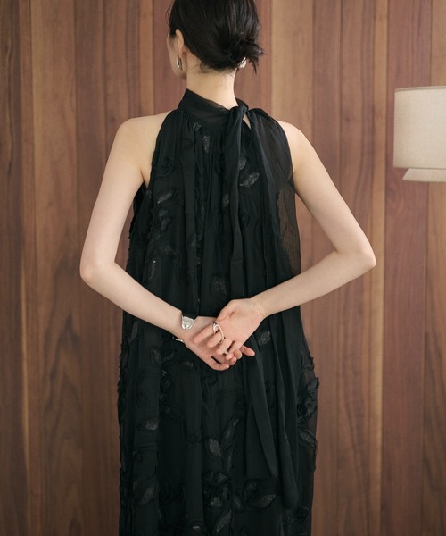 LAULEN(ローレン)の「chiffon ribbon halterneck embroidery dress /シフォンリボンホルター刺繍ロングドレス(ワンピース・レディース・ブラック/ピンク/ライトグリーン/ブラウン・FREE)」の11枚目の写真