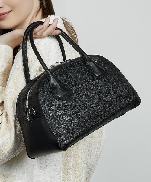 NiiNa(ニーナ)の「【 NiiNa / ニーナ 】高品質牛革2WAYラウンドフォルムバッグ(ショルダーバッグ・レディース・グレイッシュベージュ・FREE)」の10枚目の写真