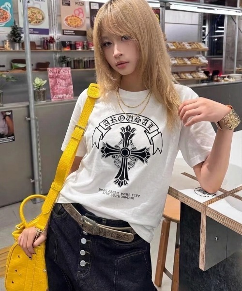 LAC-VERT（ラック・ヴェール）の「クロスプリントＴシャツ（Tシャツ/カットソー・レディース・ホワイト/ブラック/ピンク・FREE）」の4枚目の写真