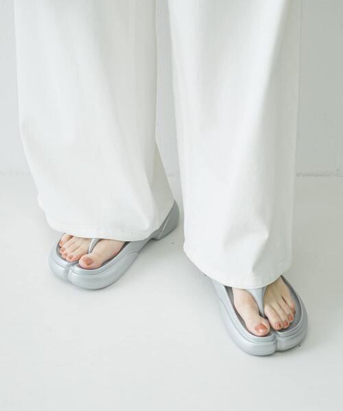 PAES(ペイズ)の「Paes NEW FLIPFLOP(サンダル・レディース・シルバー・25/23/24)」の2枚目の写真