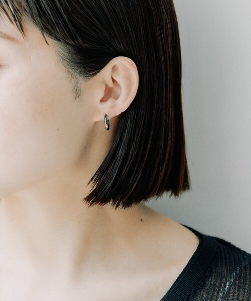 ear PAPILLONNER(イアパピヨネ)の「《金属アレルギー対応/ステンレス》オーロラ15mmフープピアス(ピアス(両耳用)・レディース・ブラック系その他4・FREE)」の5枚目の写真