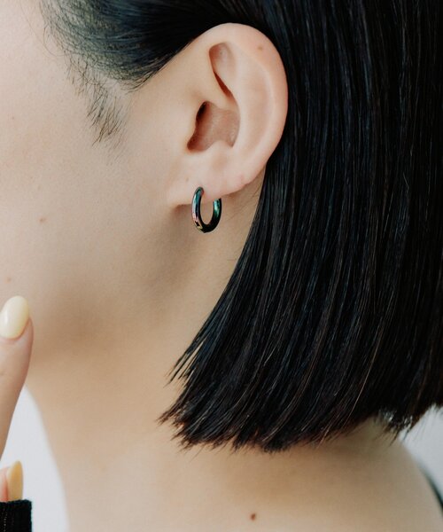 ear PAPILLONNER(イアパピヨネ)の「《金属アレルギー対応/ステンレス》オーロラ15mmフープピアス(ピアス(両耳用)・レディース・ブラック系その他4・FREE)」の7枚目の写真