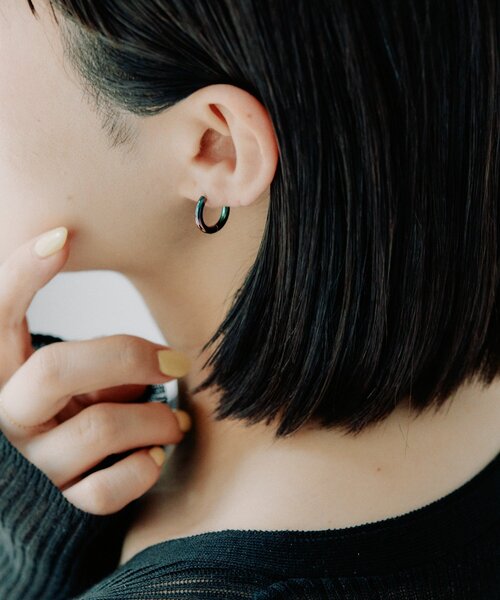 ear PAPILLONNER(イアパピヨネ)の「《金属アレルギー対応/ステンレス》オーロラ15mmフープピアス(ピアス(両耳用)・レディース・ブラック系その他4・FREE)」の8枚目の写真