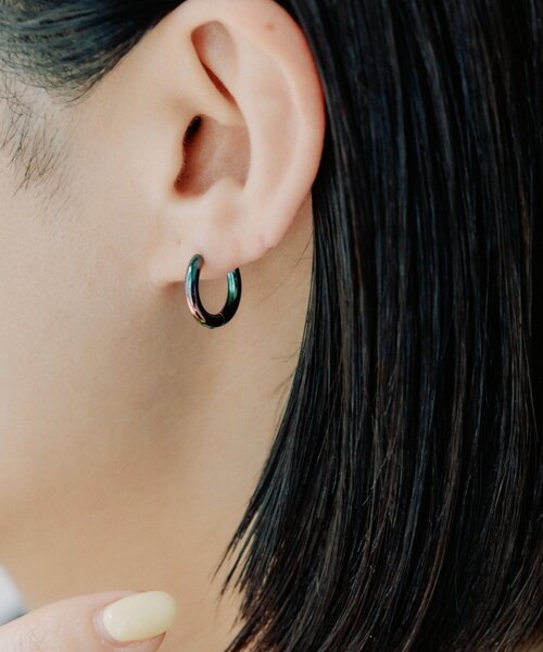 ear PAPILLONNER(イアパピヨネ)の「《金属アレルギー対応/ステンレス》オーロラ15mmフープピアス(ピアス(両耳用)・レディース・ブラック系その他4・FREE)」の9枚目の写真
