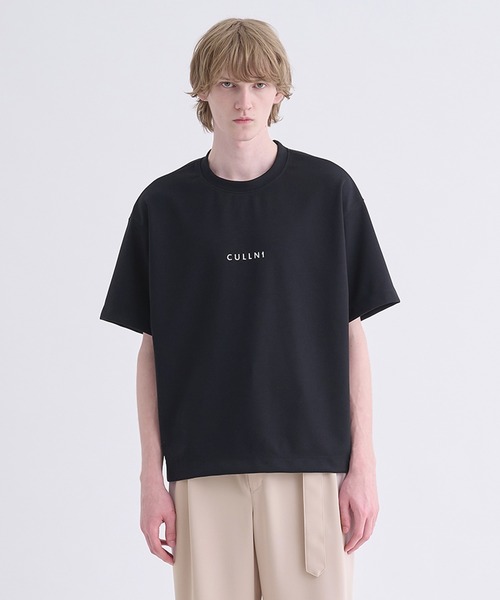 CULLNI(クルニ)の「【CULLNI】CULLNI Logo Embroidery Ponte Rome Pullover(Tシャツ/カットソー・メンズ・タン/ブラック・1/2)」の2枚目の写真