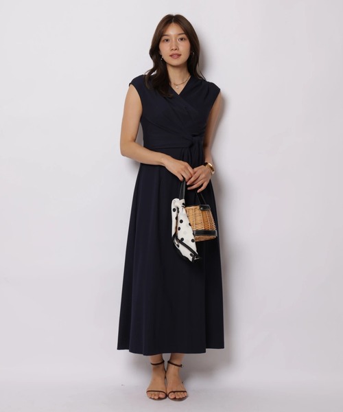 JUSGLITTY（ジャスグリッティー）の「カシュクールカットナローワンピース（ワンピース・レディース・モカ/ピンク/ネイビー・2/1）」の4枚目の写真