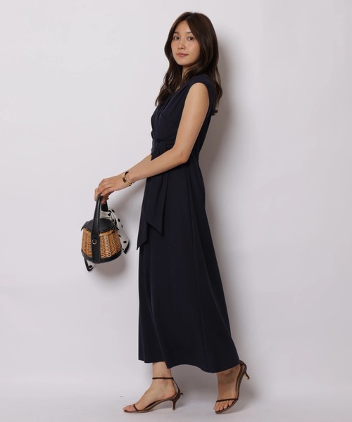 JUSGLITTY（ジャスグリッティー）の「カシュクールカットナローワンピース（ワンピース・レディース・モカ/ピンク/ネイビー・2/1）」の12枚目の写真