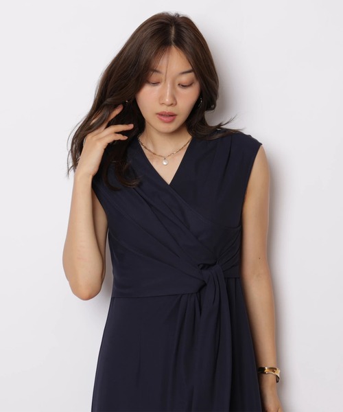 JUSGLITTY（ジャスグリッティー）の「カシュクールカットナローワンピース（ワンピース・レディース・モカ/ピンク/ネイビー・2/1）」の14枚目の写真