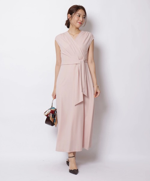 JUSGLITTY（ジャスグリッティー）の「カシュクールカットナローワンピース（ワンピース・レディース・モカ/ピンク/ネイビー・2/1）」の15枚目の写真