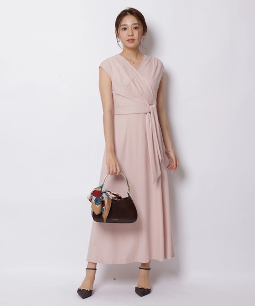 JUSGLITTY（ジャスグリッティー）の「カシュクールカットナローワンピース（ワンピース・レディース・モカ/ピンク/ネイビー・2/1）」の16枚目の写真
