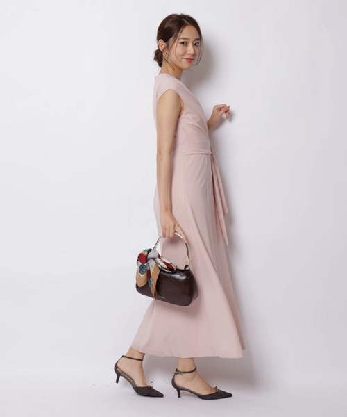 JUSGLITTY（ジャスグリッティー）の「カシュクールカットナローワンピース（ワンピース・レディース・モカ/ピンク/ネイビー・2/1）」の17枚目の写真