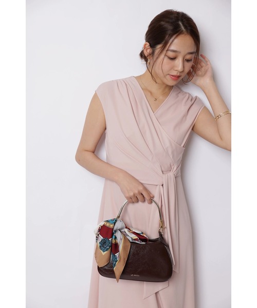 JUSGLITTY（ジャスグリッティー）の「カシュクールカットナローワンピース（ワンピース・レディース・モカ/ピンク/ネイビー・2/1）」の19枚目の写真