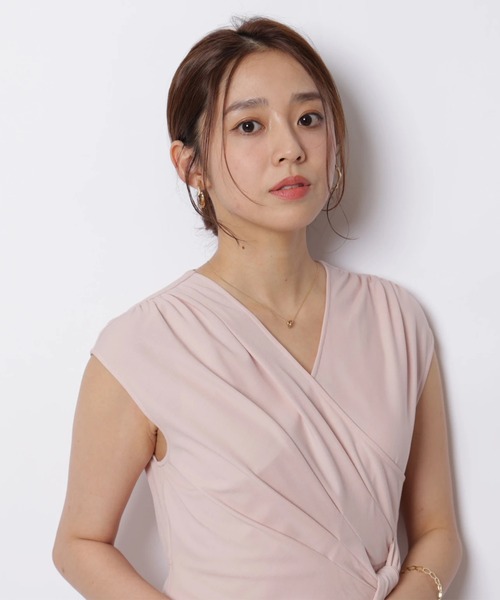 JUSGLITTY（ジャスグリッティー）の「カシュクールカットナローワンピース（ワンピース・レディース・モカ/ピンク/ネイビー・2/1）」の20枚目の写真