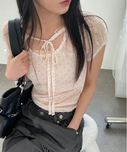 WEGO(ウィゴー)の「シースルードット柄パフトップスT/ブラウス(Tシャツ/カットソー・レディース・ブルー/アイボリー/ブラック・FREE)」の2枚目の写真