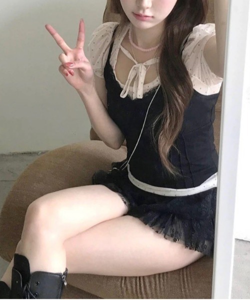 WEGO(ウィゴー)の「シースルードット柄パフトップスT/ブラウス(Tシャツ/カットソー・レディース・ブルー/アイボリー/ブラック・FREE)」の6枚目の写真